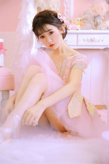 《丰满女学生》在线观看